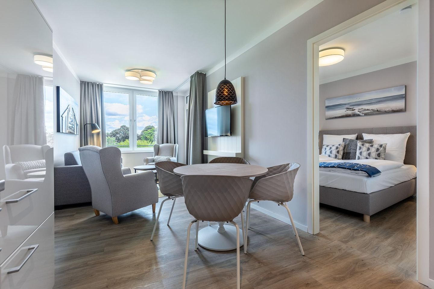 Godewindpark Travemünde Godewindpark Travemünde 3-06 Travemünde - Wohn-Essbereich mit Zugang zur Loggia und Schlafzimmer