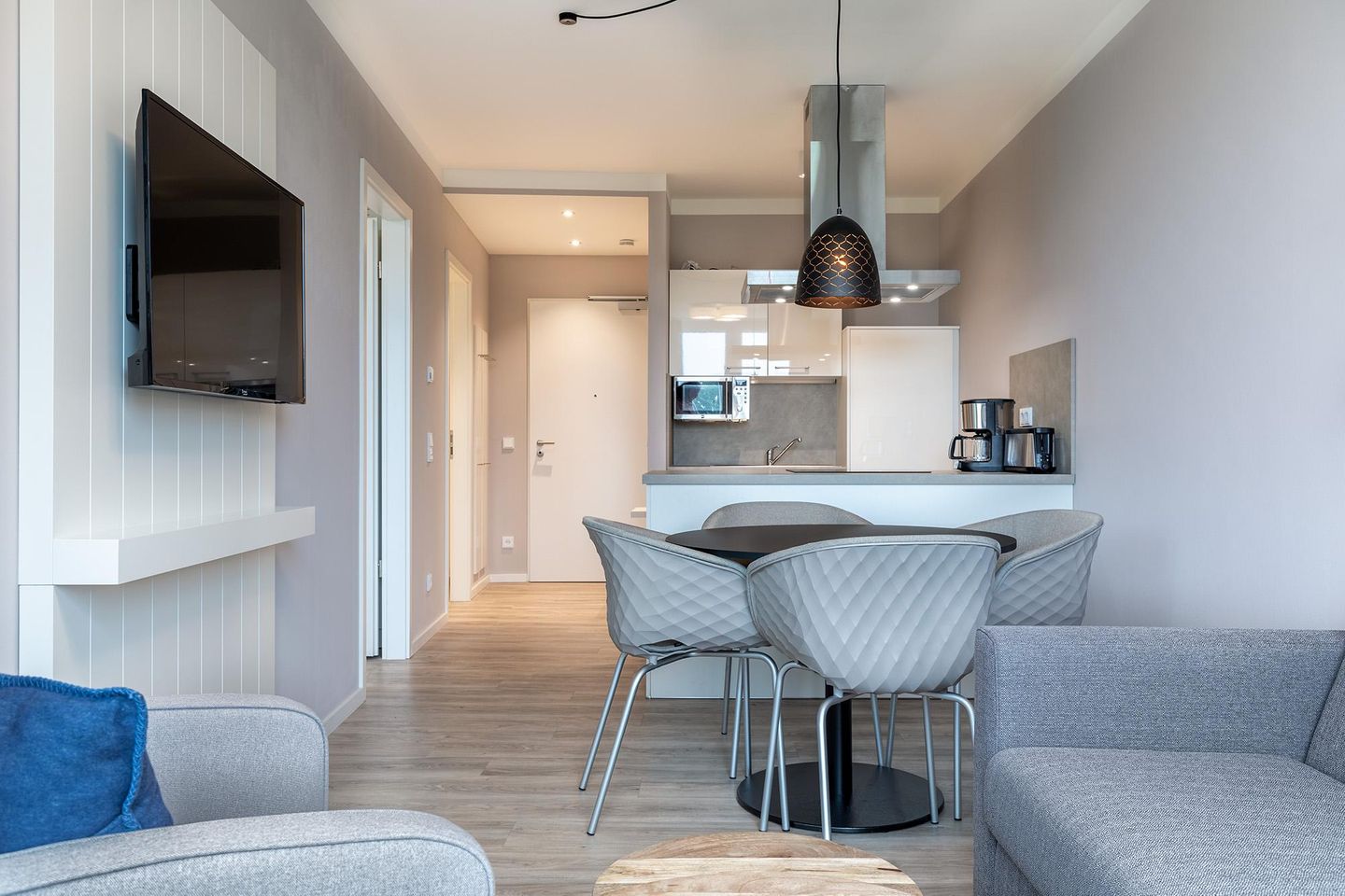 Godewindpark Travemünde Godewindpark Travemünde 3-12 Travemünde - Wohn-Essbereich mit Küchentisch und Sitzgelegenheit