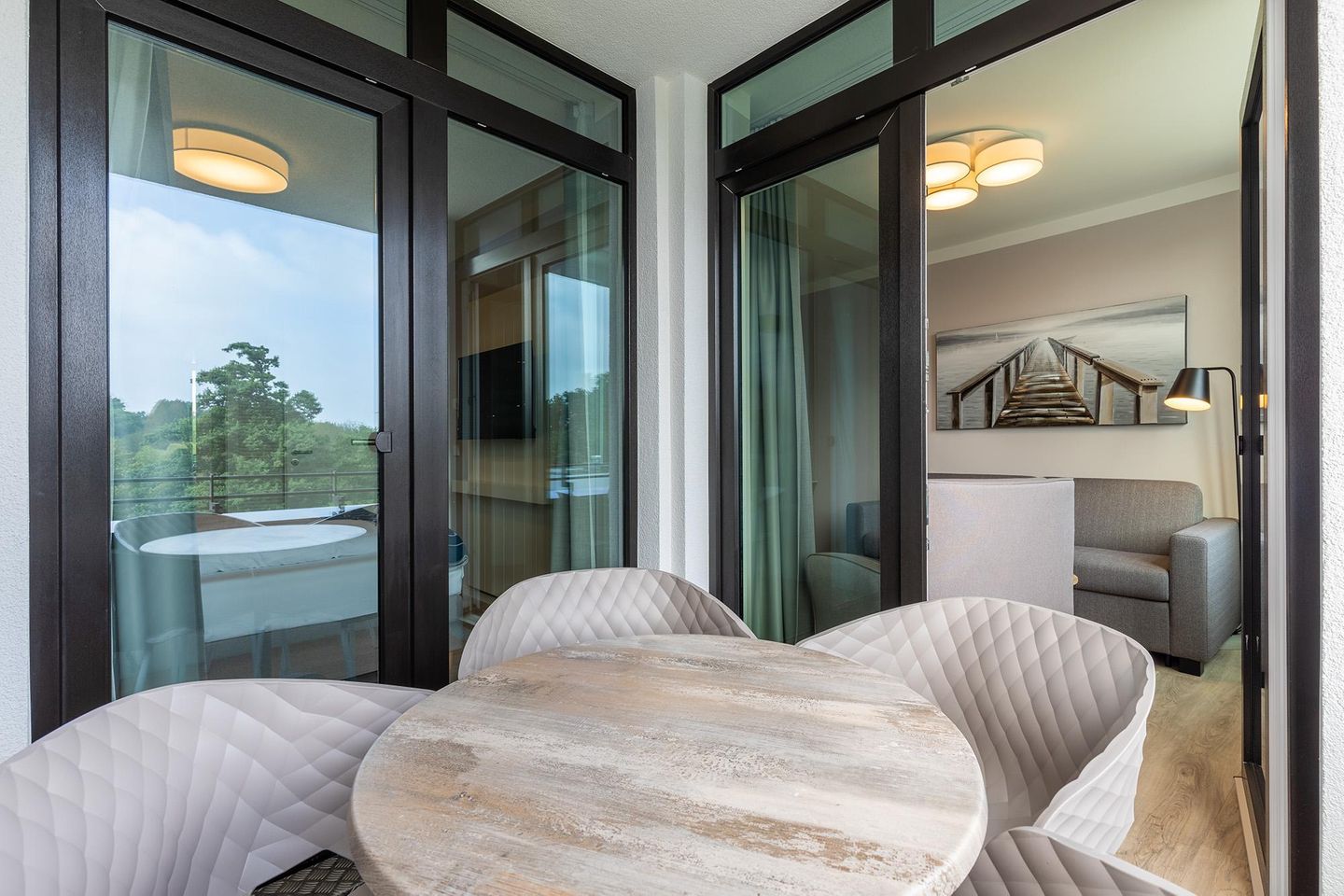 Godewindpark Travemünde Godewindpark Travemünde 3-12 Travemünde - Überdachte Loggia mit Zugang zum Schlafzimmer und Wohn-/Essbereich