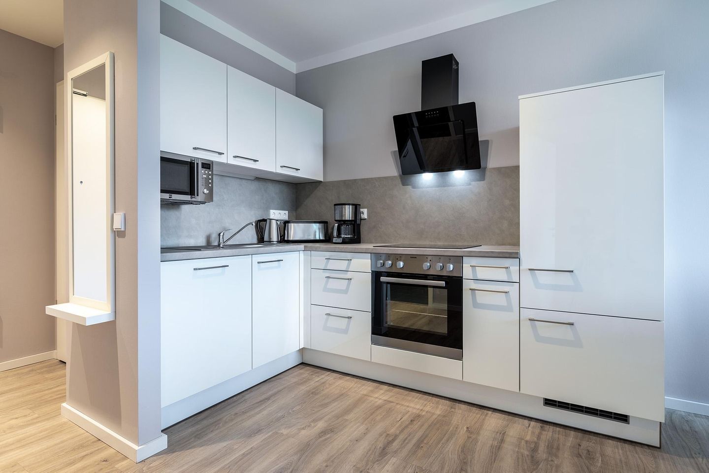 Godewindpark Travemünde Godewindpark Travemünde 3-14 Travemünde - Offene Küche mit Backofen und Geschirrspüler