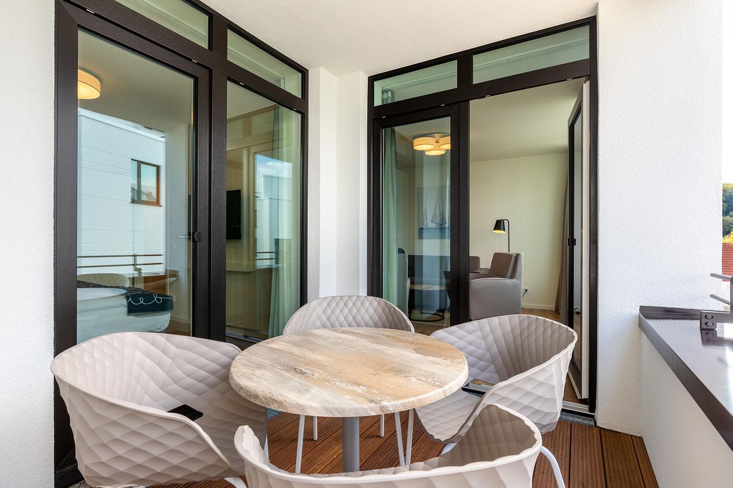 Godewindpark Travemünde Godewindpark Travemünde 2-09 Travemünde - Überdachte Loggia mit Zugang zum Wohn-Essbereich und Schlafzimmer