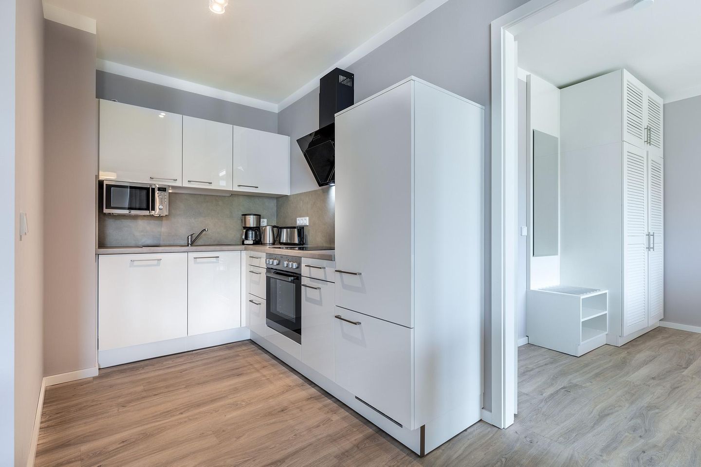 Godewindpark Travemünde Godewindpark Travemünde 1-04 Travemünde - Offene Küche mit Backofen und Geschirrspüler