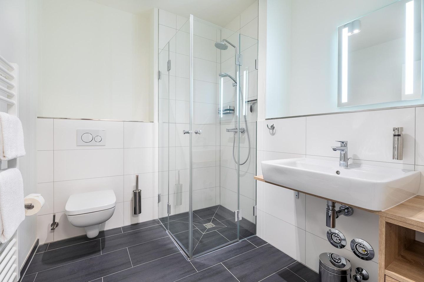 Godewindpark Travemünde Godewindpark Travemünde 1-04 Travemünde - Badezimmer "2" mit Dusche und Waschtisch