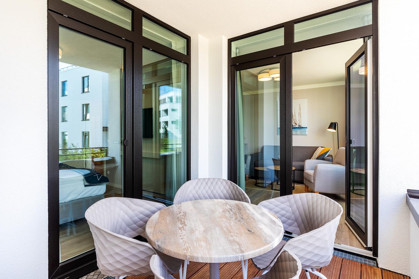 Godewindpark Travemünde Godewindpark Travemünde 1-07 Travemünde - Loggia mit Zugang zum Schlafzimmer und Wohn-Essbereich