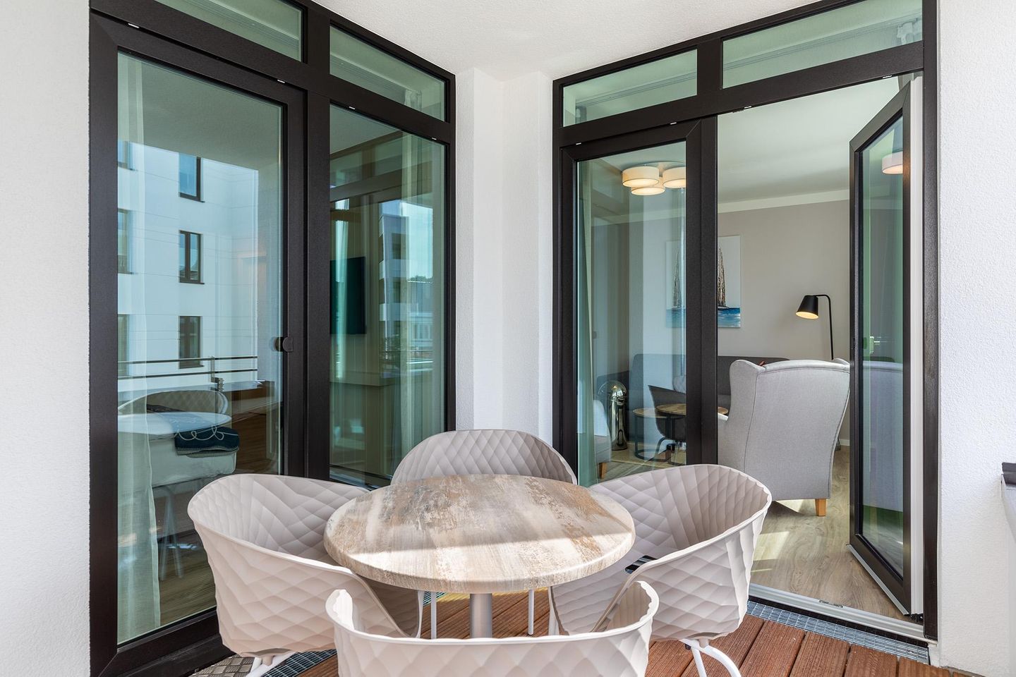 Godewindpark Travemünde Godewindpark Travemünde 1-11 Travemünde - Überdachte Loggia mit Zugang zum Wohn-Essbereich und Schlafzimmer