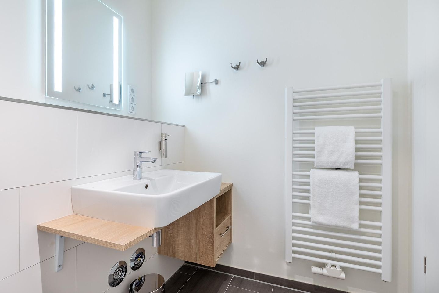 Godewindpark Travemünde Godewindpark Travemünde 1-11 Travemünde - Badezimmer mit Waschtisch