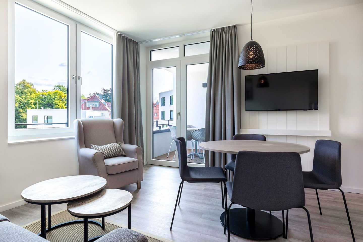 Godewindpark Travemünde Godewindpark Travemünde 2-04 Travemünde - Wohn-Essbereich mit Zugang zur Loggia