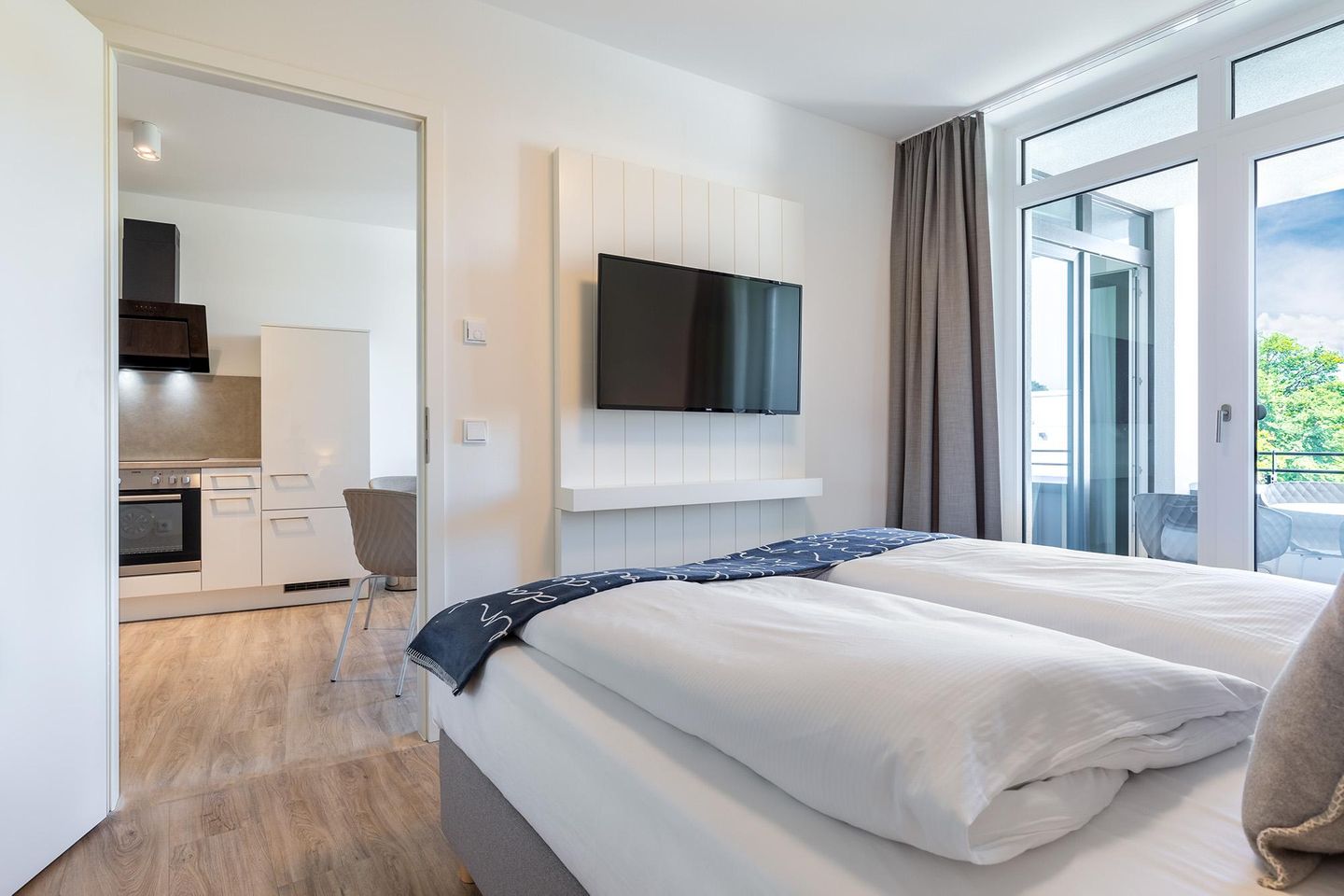 Godewindpark Travemünde Godewindpark Travemünde 2-16 Travemünde - Schlafzimmer mit Zugang mit Wohn-Essbereich