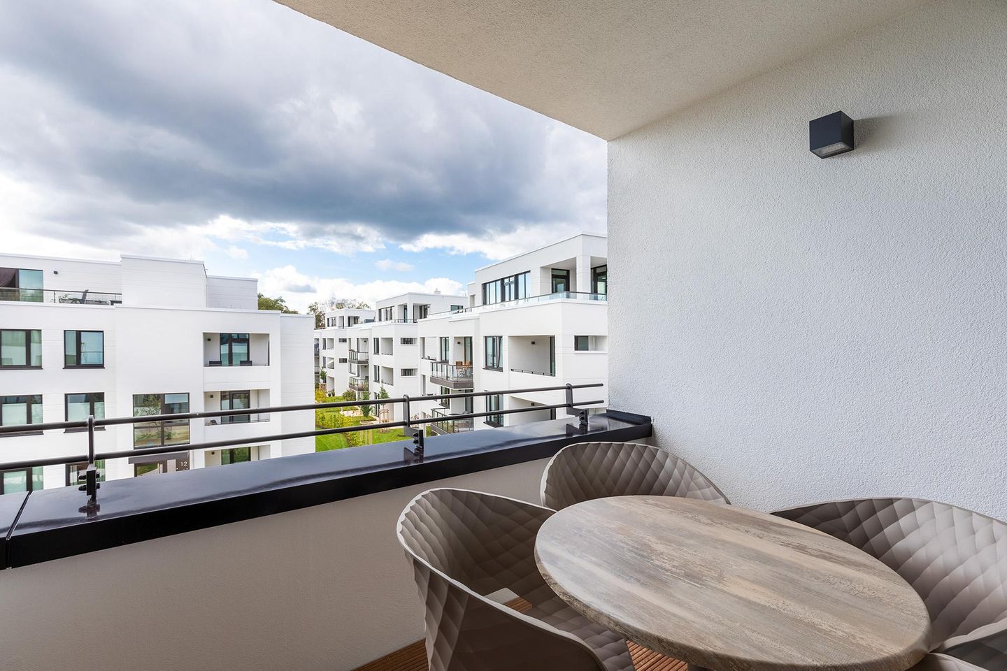 Godewindpark Travemünde Godewindpark Travemünde 3-05 Travemünde - Überdachte Loggia mit Gartenmöbel