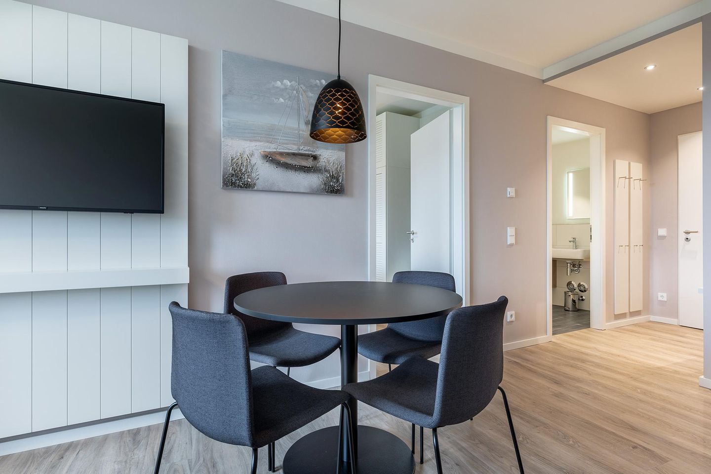 Godewindpark Travemünde Godewindpark Travemünde 3-08 Travemünde - Wohn-Essbereich mit Küchentisch und Sitzgelegenheit