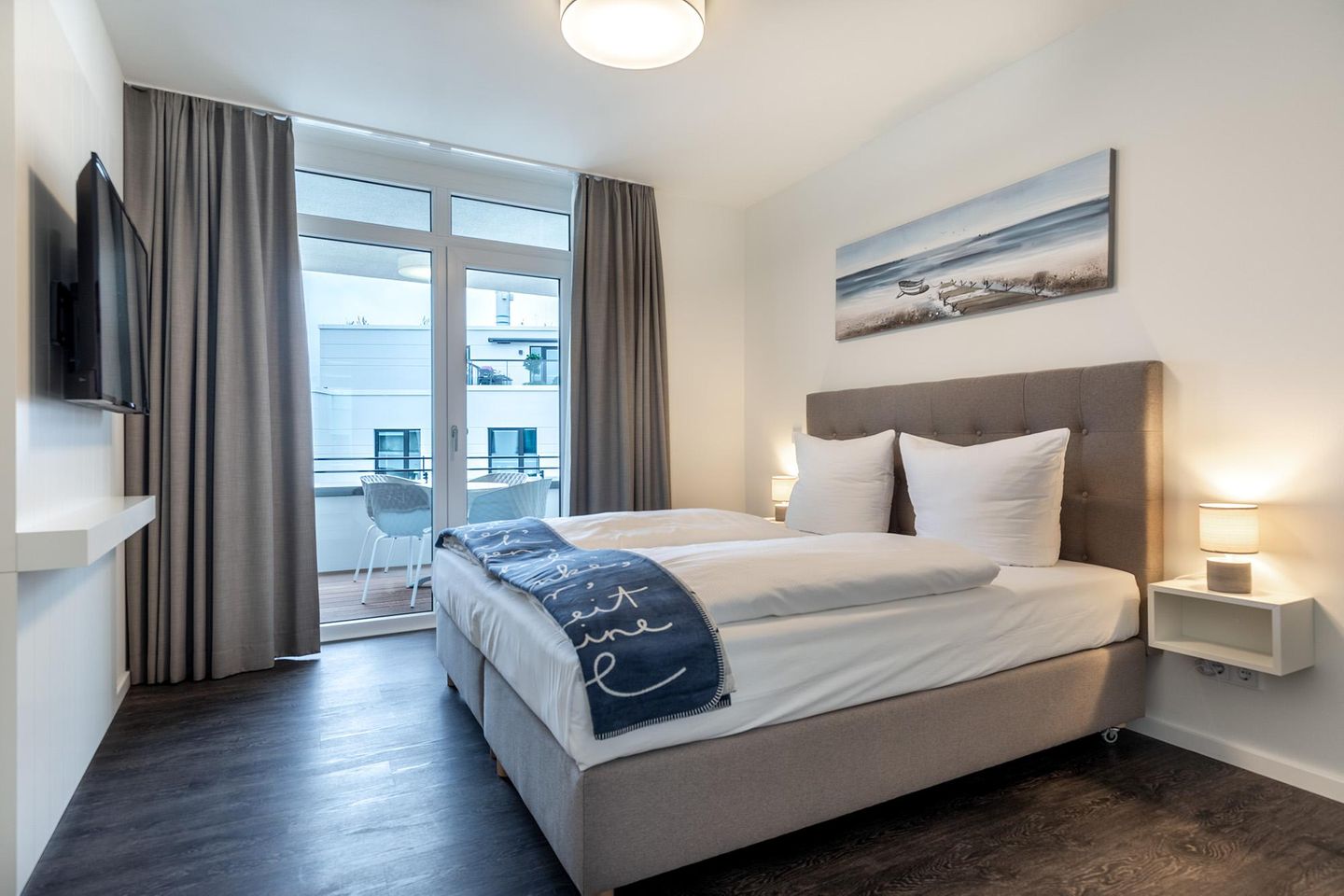 Godewindpark Travemünde Godewindpark Travemünde 3-13 Travemünde - Schlafzimmer mit Zugang zur Loggia