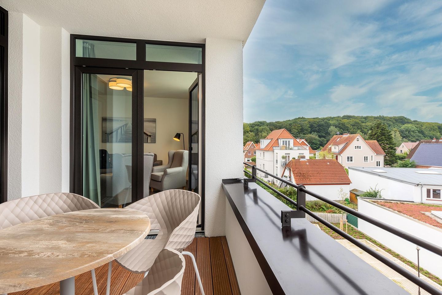Godewindpark Travemünde Godewindpark Travemünde 3-13 Travemünde - Überdachte Loggia mit Zugang zum Schlafzimmer und Wohn-/Essbereich