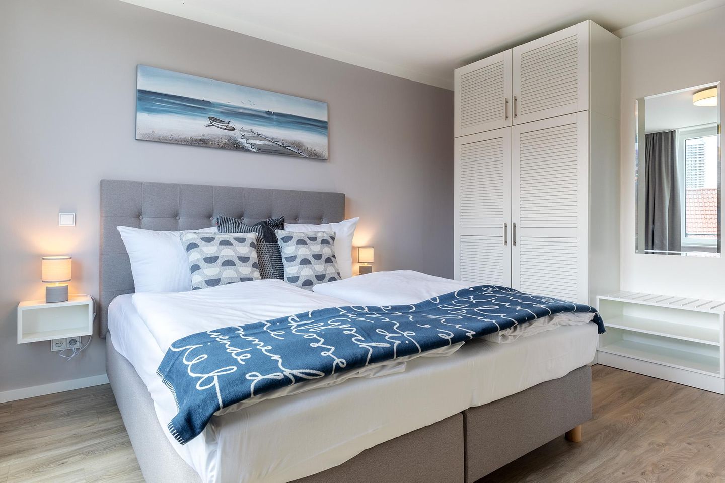 Godewindpark Travemünde Godewindpark Travemünde 3-18 Travemünde - Schlafzimmer "1" mit Boxspringbett und Kleiderschrank