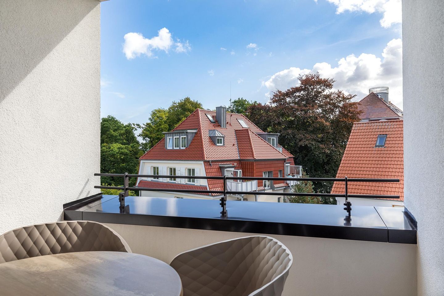 Godewindpark Travemünde Godewindpark Travemünde 3-18 Travemünde - Überdachte Loggia mit Gartenmöbeln