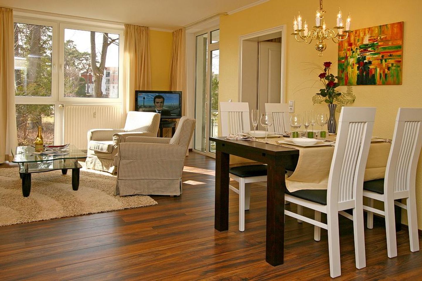 Strand-Park Strand-Park 315 Usedom - Wohn-Essbereich mit Couch und Esstisch