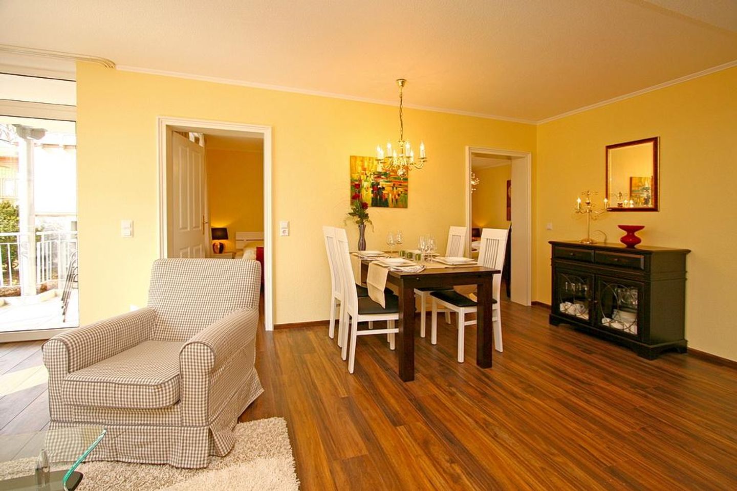 Strand-Park Strand-Park 315 Usedom - Wohn-Essbereich mit Couch und Esstisch