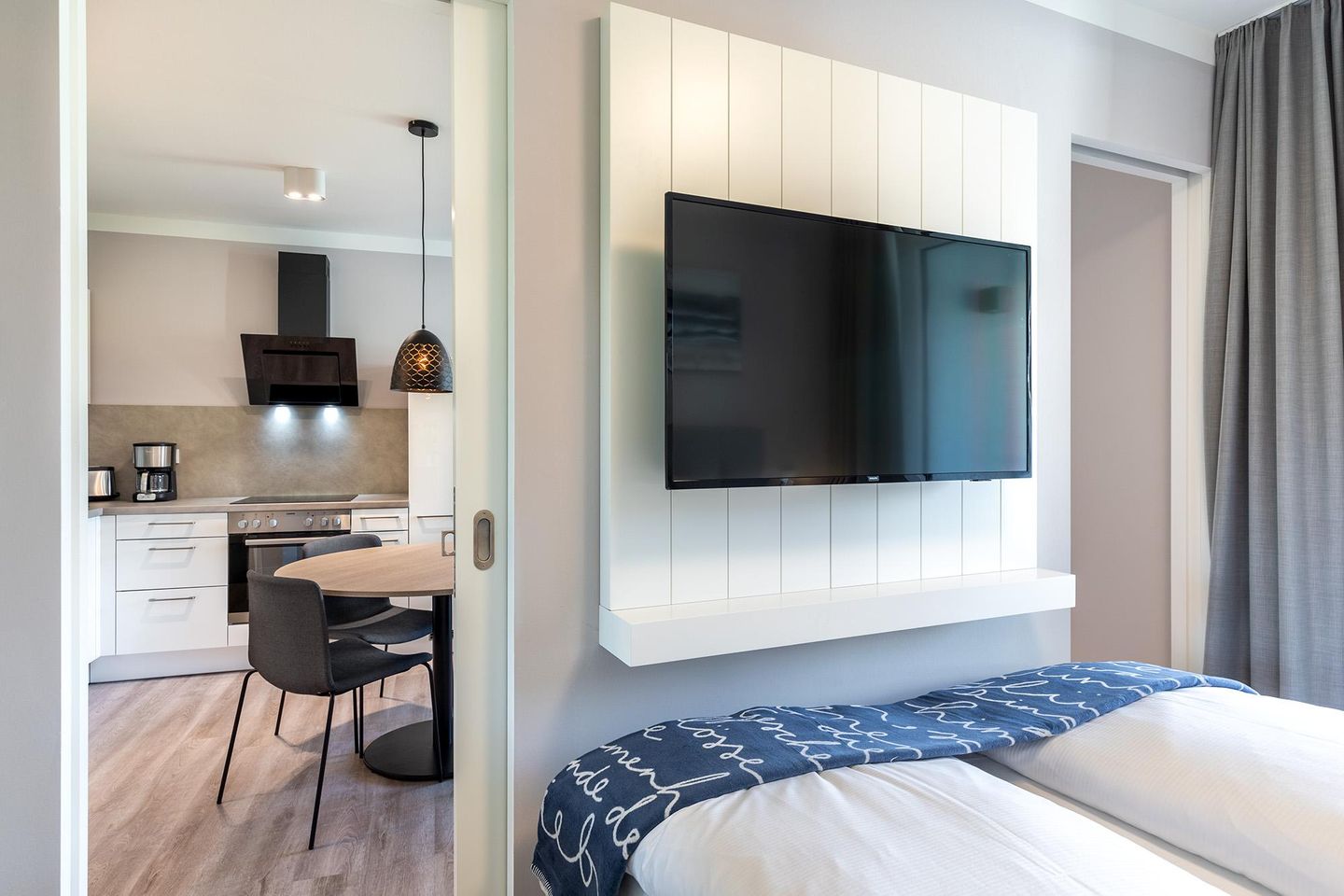 Godewindpark Travemünde Godewindpark Travemünde 1-14 Travemünde - Schlafzimmer mit Zugang zum Wohn-/Essbereich