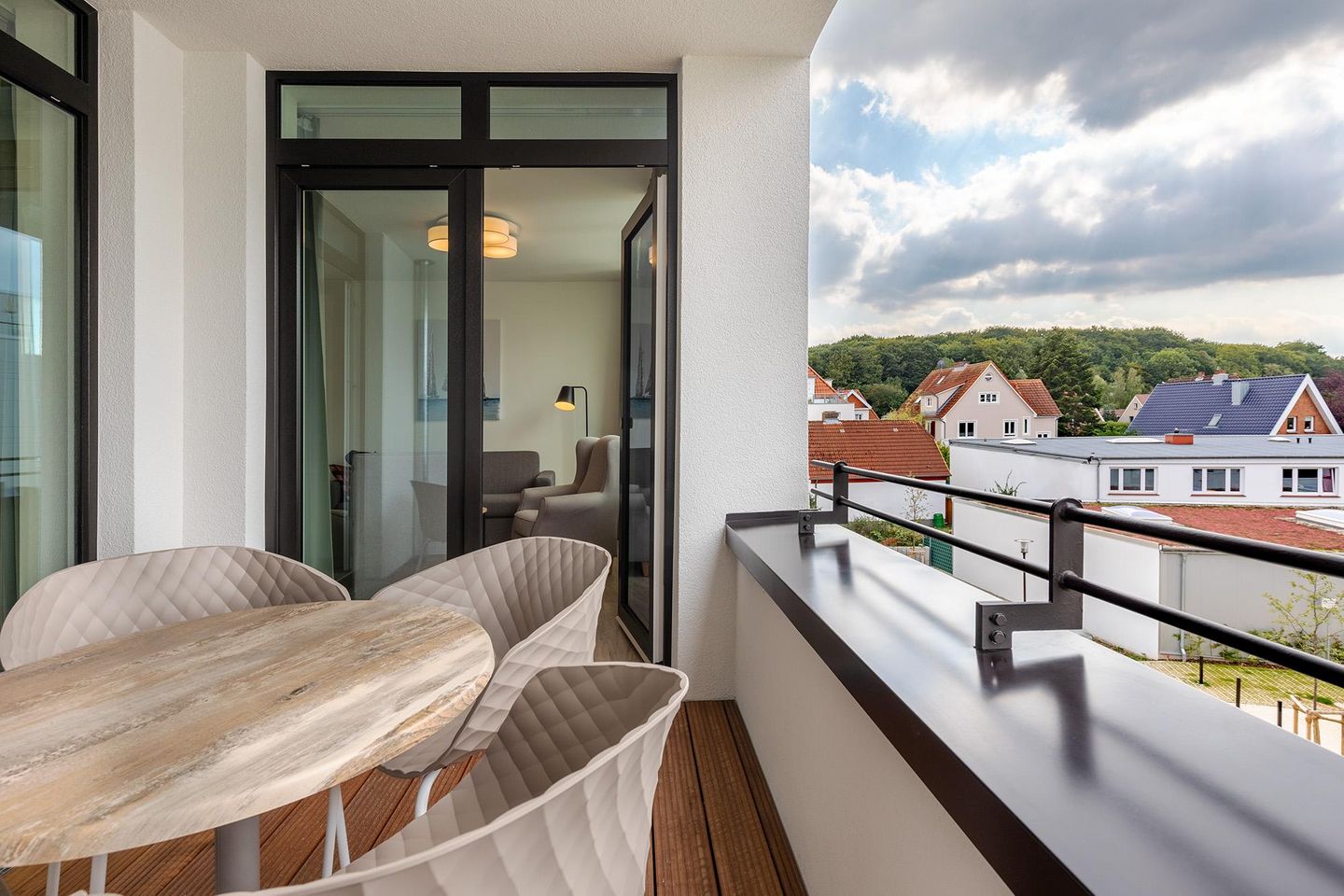 Godewindpark Travemünde Godewindpark Travemünde 2-11 Travemünde - Überdachte Loggia mit Gartenmöbeln