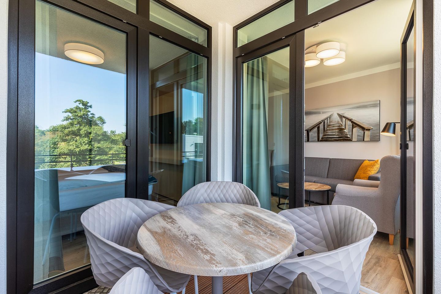 Godewindpark Travemünde Godewindpark Travemünde 2-12 Travemünde - Loggia mit Zugang zum Schlafzimmer und Wohn-Essbereich