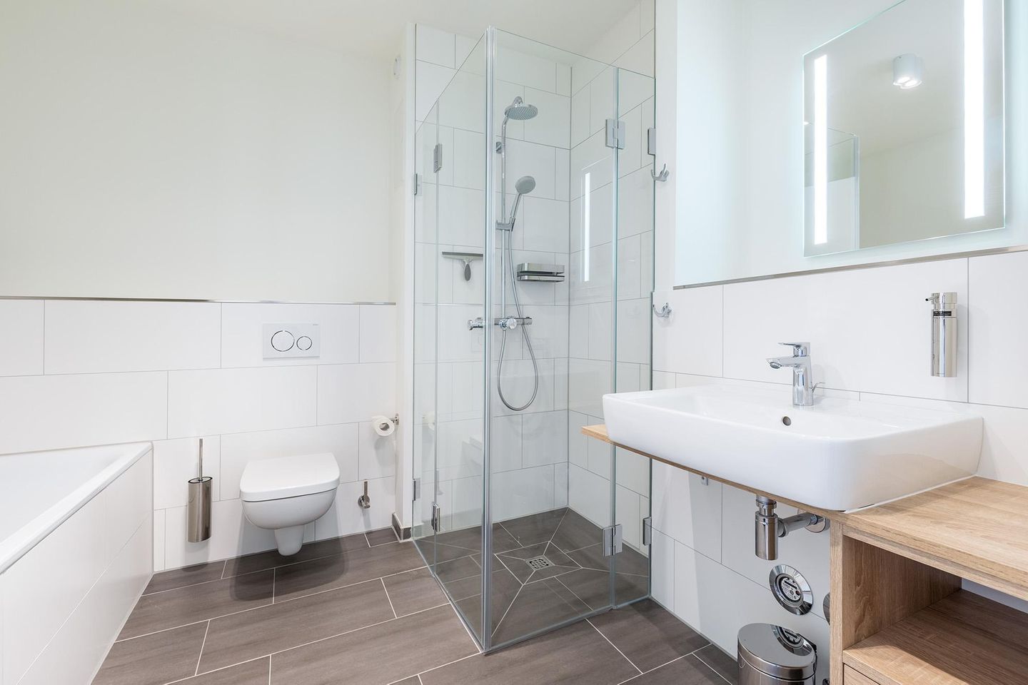 Godewindpark Travemünde Godewindpark Travemünde 1-16 Travemünde - Schlafzimmer mit Boxspringbett und Kleiderschrank