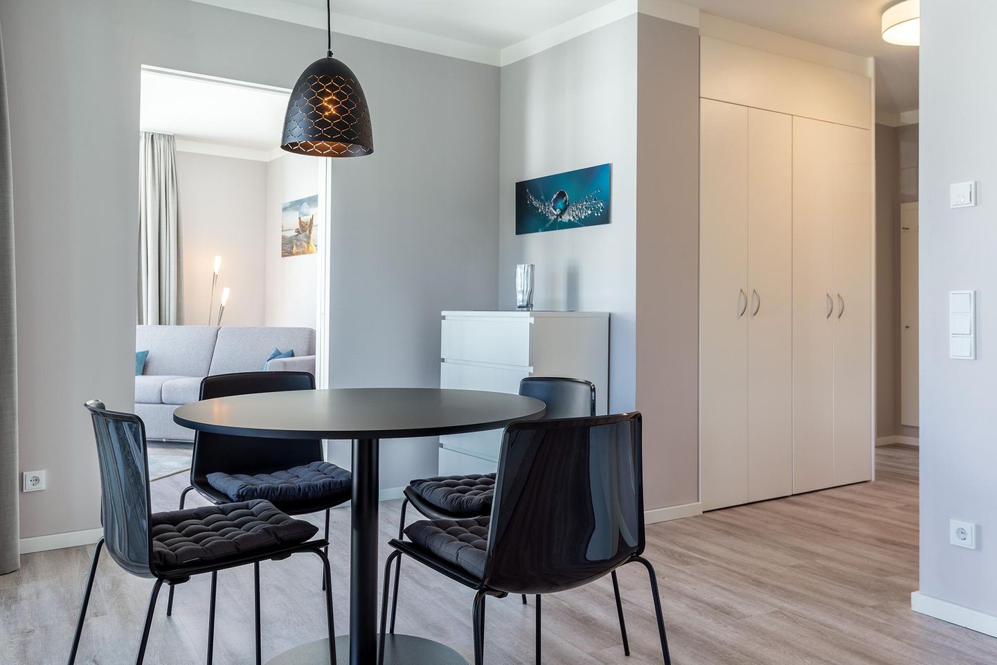 Godewindpark Travemünde Godewindpark Travemünde 1-16 Travemünde - Wohn-Essbereich mit Küchentisch und Sitzgelegenheit