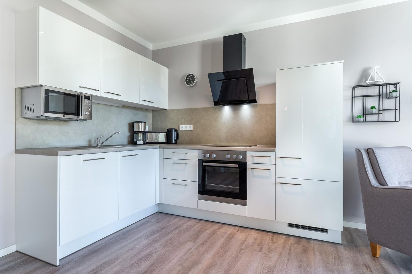 Godewindpark Travemünde Godewindpark Travemünde 1-16 Travemünde - Offene Küche mit Backofen und Geschirrspüler