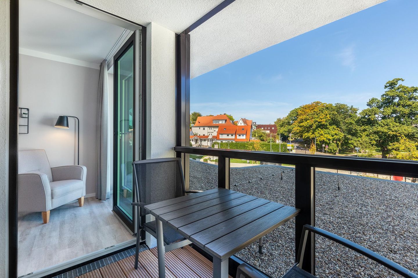 Godewindpark Travemünde Godewindpark Travemünde 1-16 Travemünde - Überdachte Loggia mit Blick zum Godewindpark