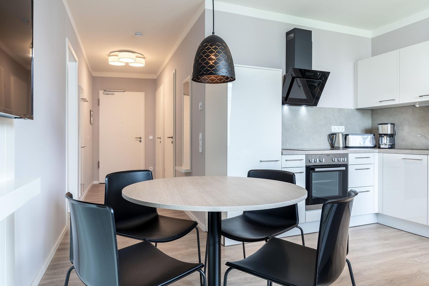 Godewindpark Travemünde Godewindpark Travemünde 2-03 Travemünde - Wohn-Essbereich mit Küchentisch und Sitzgelegenheit