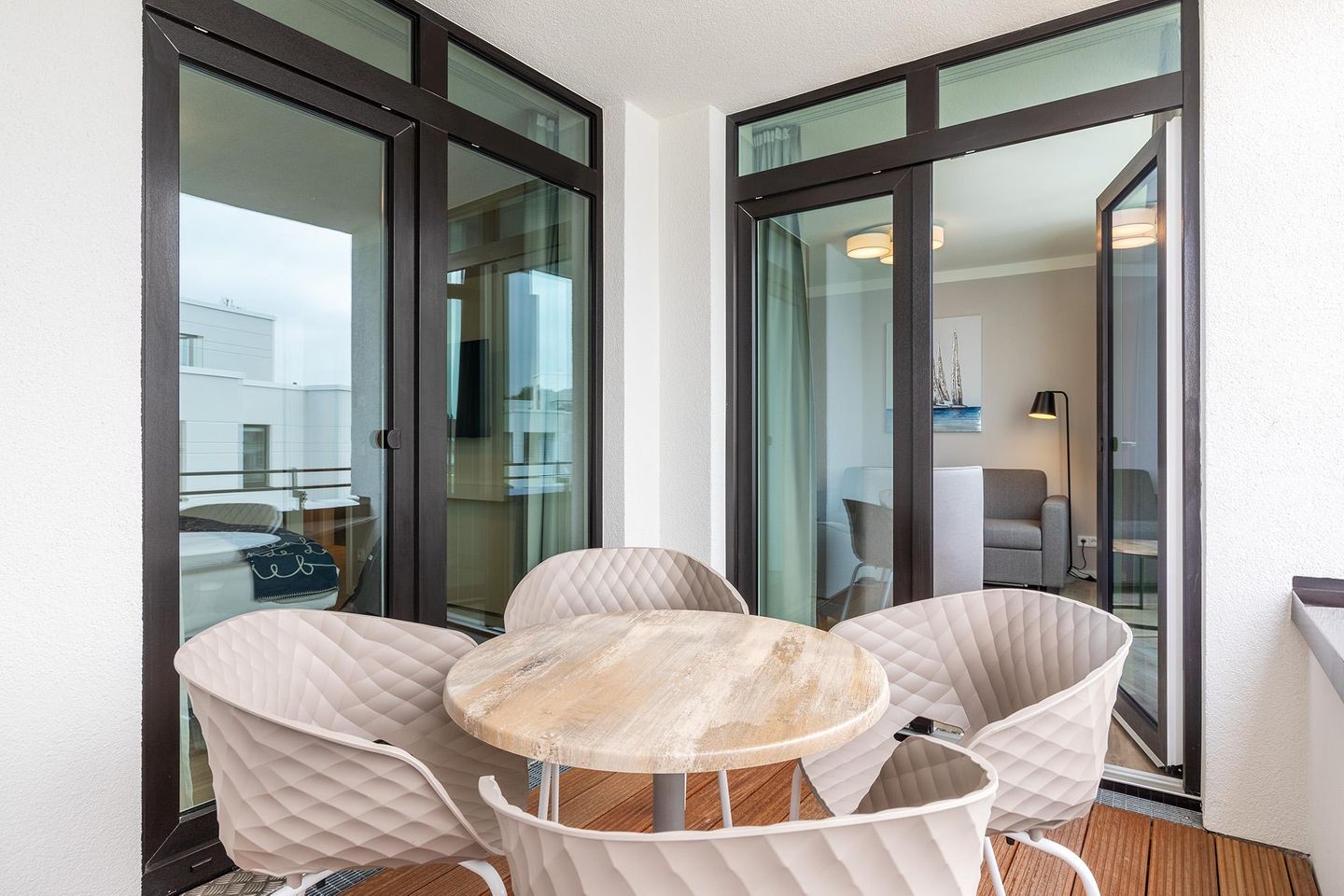 Godewindpark Travemünde Godewindpark Travemünde 3-11 Travemünde - Überdachte Loggia mit Zugang zum Schlafzimmer und Wohn-/Essbereich