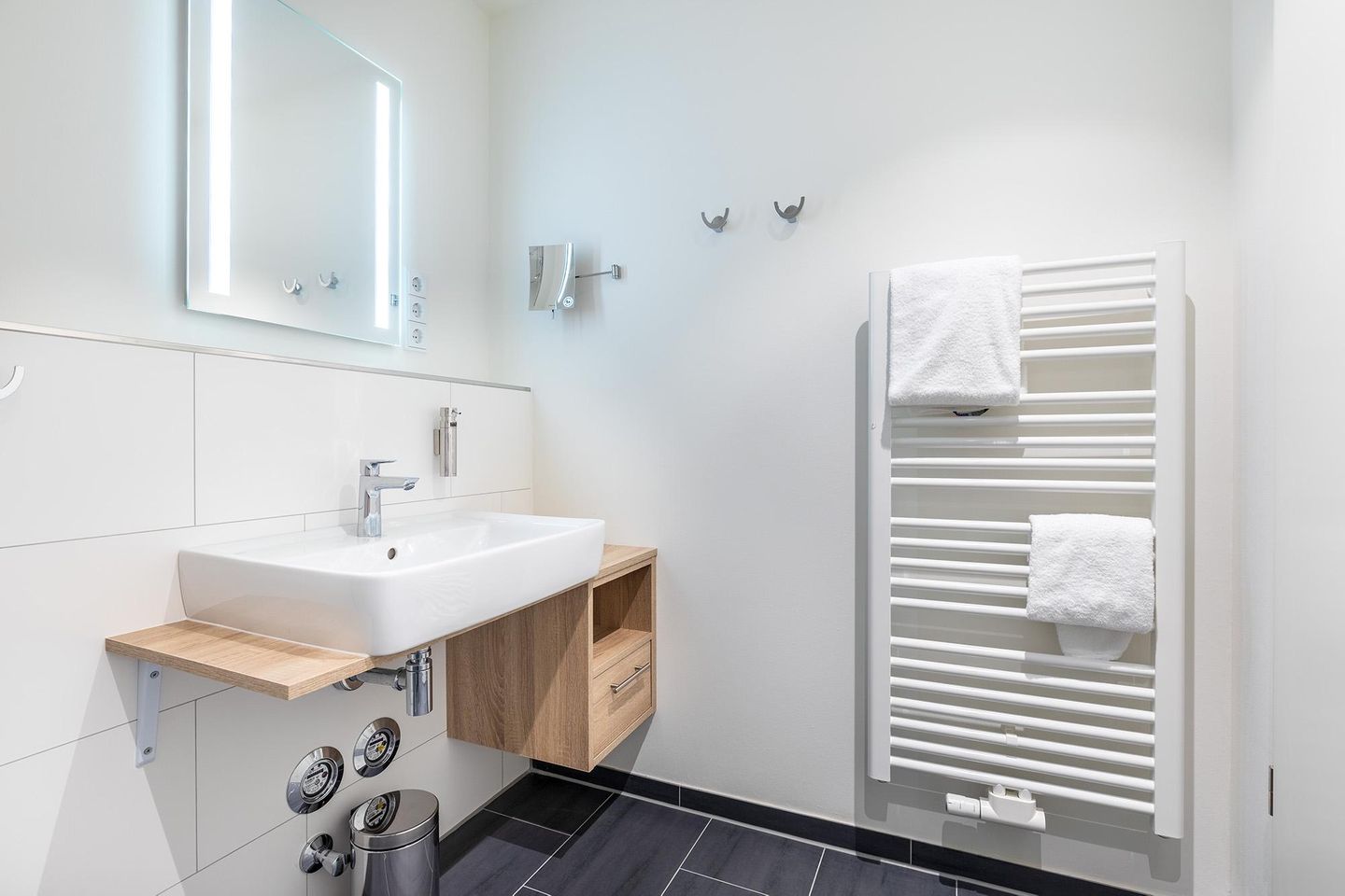 Godewindpark Travemünde Godewindpark Travemünde 3-11 Travemünde - Badezimmer mit Waschtisch