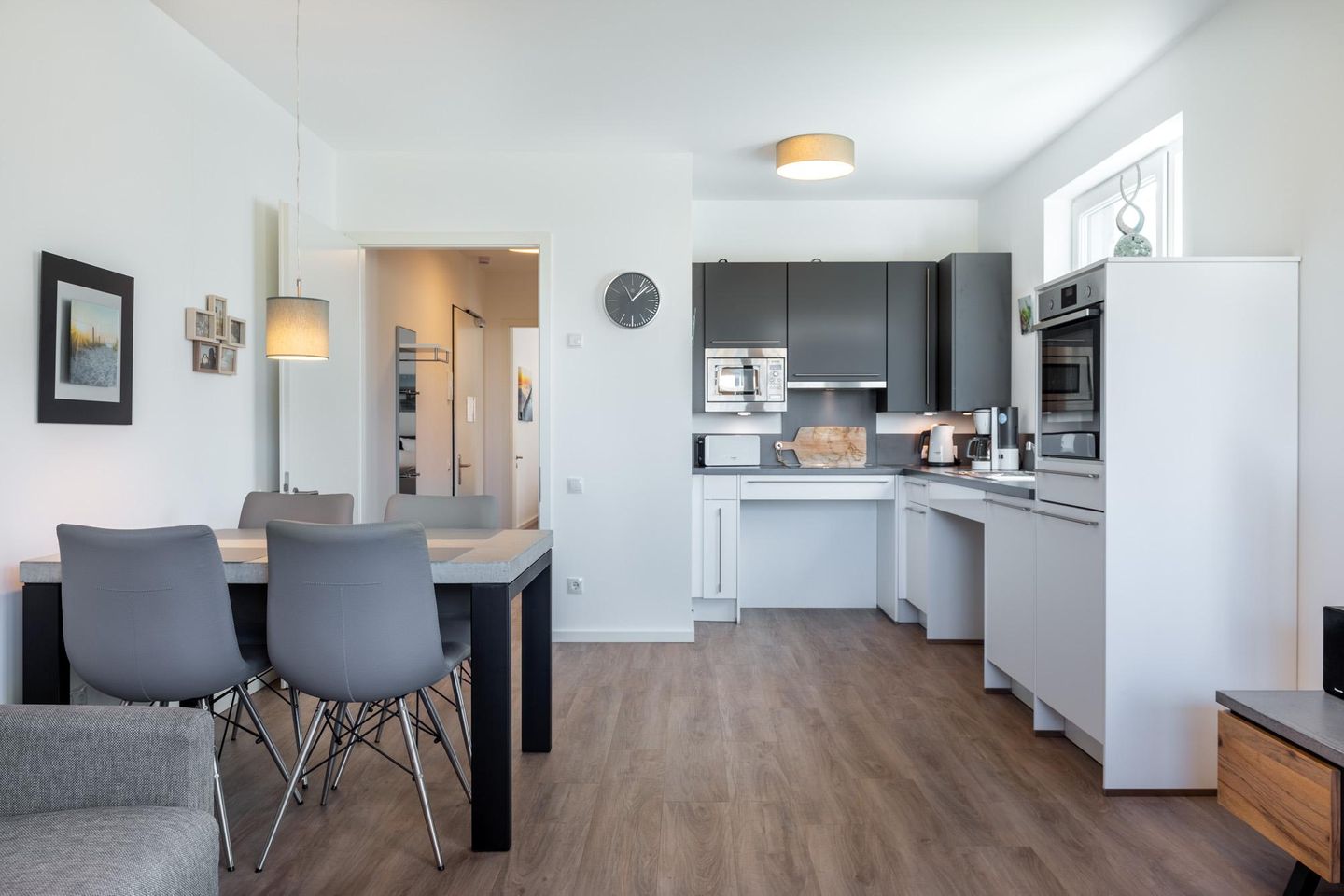 Aparthotel Ostseeallee Aparthotel Ostseeallee 1-01 Boltenhagen - Wohn-/Essbereich mit offener Küche