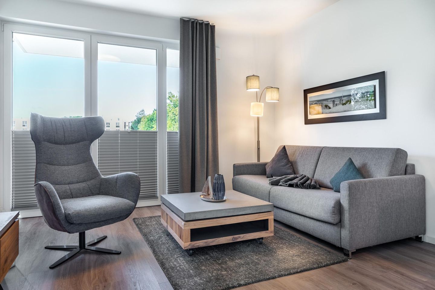 Aparthotel Ostseeallee Aparthotel Ostseeallee 1-01 Boltenhagen - Wohn-/Essbereich mit Doppelschlafcouch