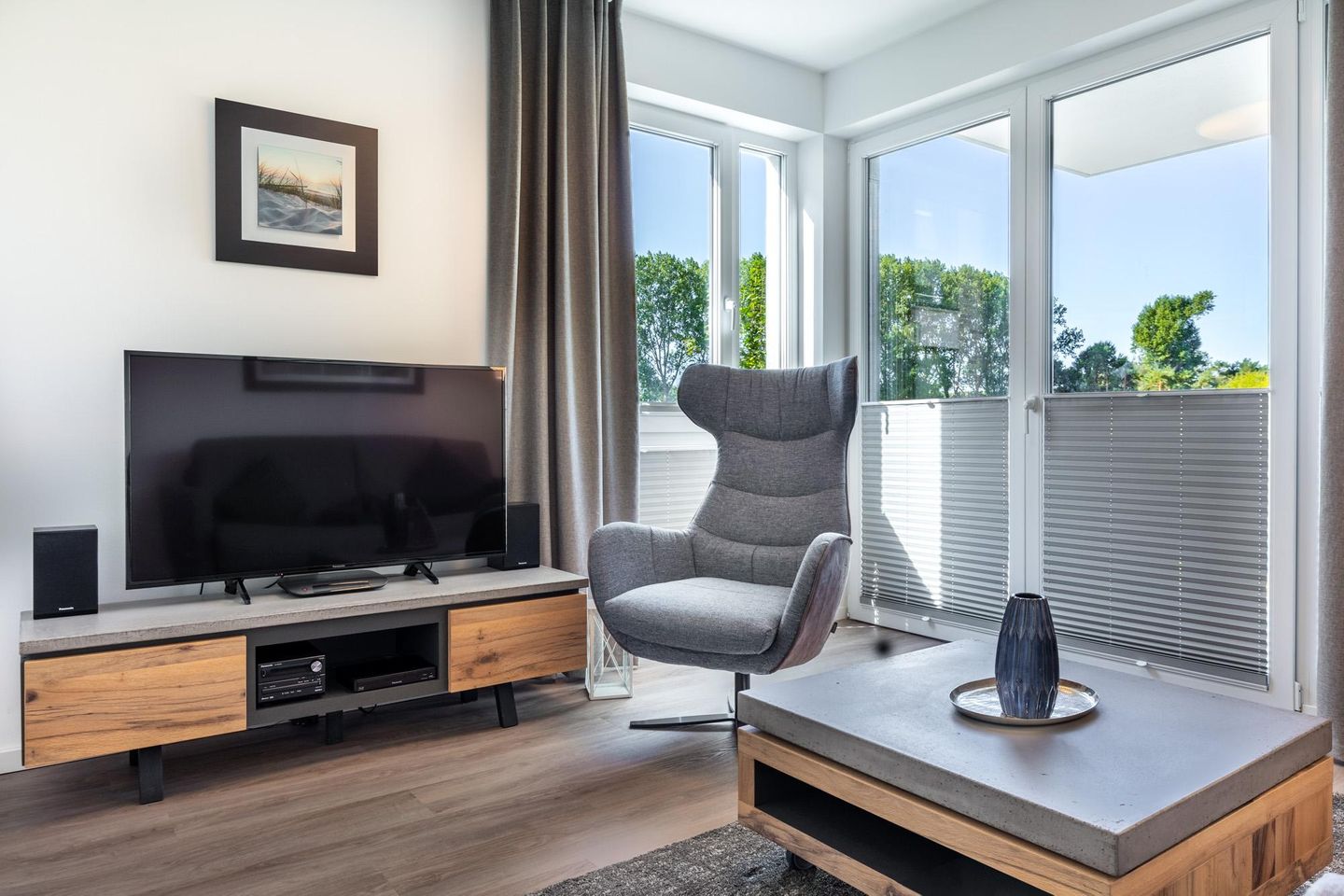 Aparthotel Ostseeallee Aparthotel Ostseeallee 1-01 Boltenhagen - Wohn-/Essbereich mit Zugang zur Terrasse