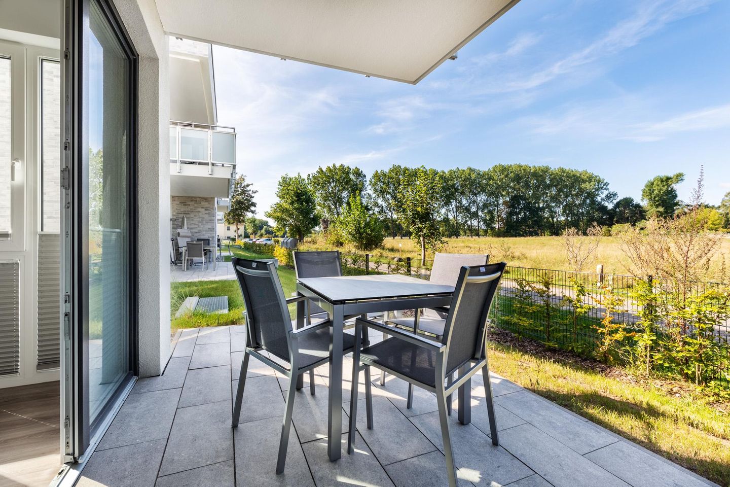 Aparthotel Ostseeallee Aparthotel Ostseeallee 1-01 Boltenhagen - Terrasse mit Zugang zum Wohn-/Essbereich