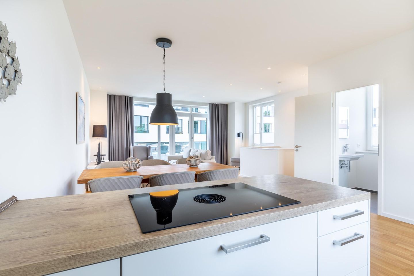 Villa Godewindpark Travemünde Villa Godewindpark Travemünde 02 Travemünde - Wohn-Essbereich mit offener Küche