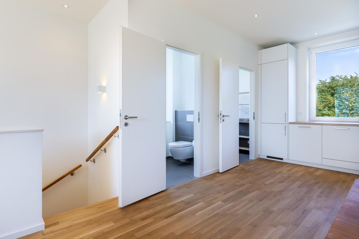 Villa Godewindpark Travemünde Villa Godewindpark Travemünde 02 Travemünde - Flur mit Zugang zum Gäste-WC