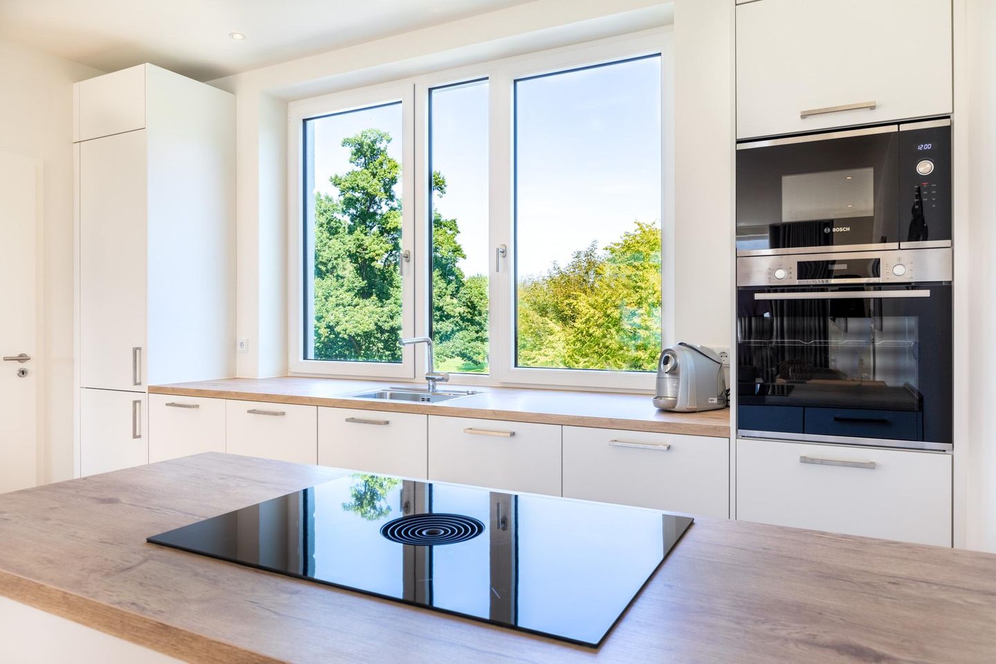 Villa Godewindpark Travemünde Villa Godewindpark Travemünde 02 Travemünde - Küchenzeile mit Mikrowelle