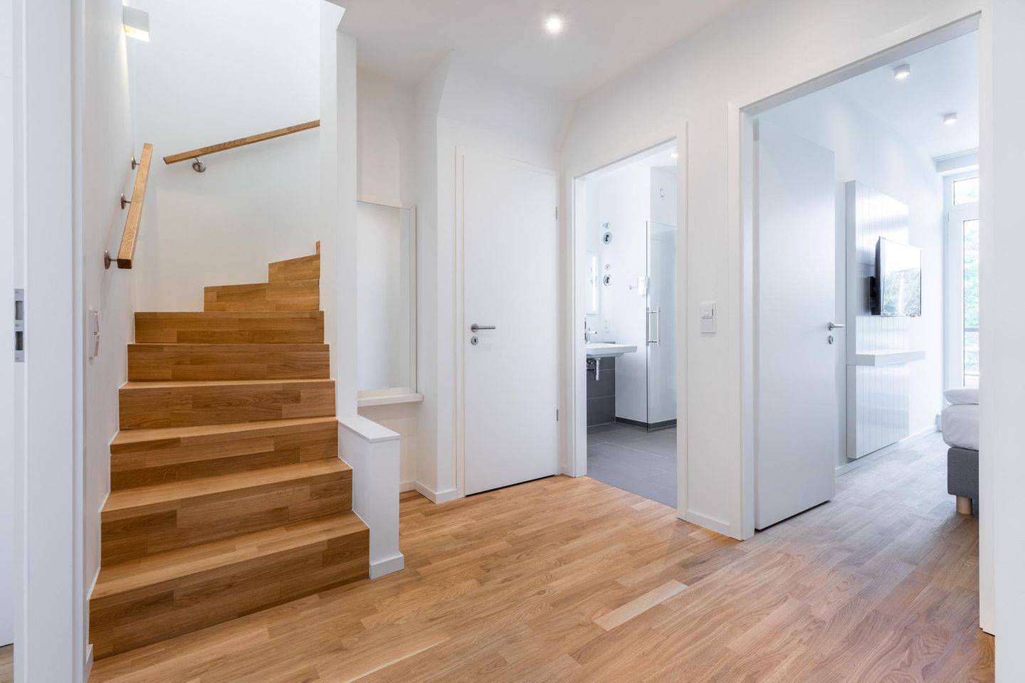 Villa Godewindpark Travemünde Villa Godewindpark Travemünde 02 Travemünde - Flur mit Treppenaufgang