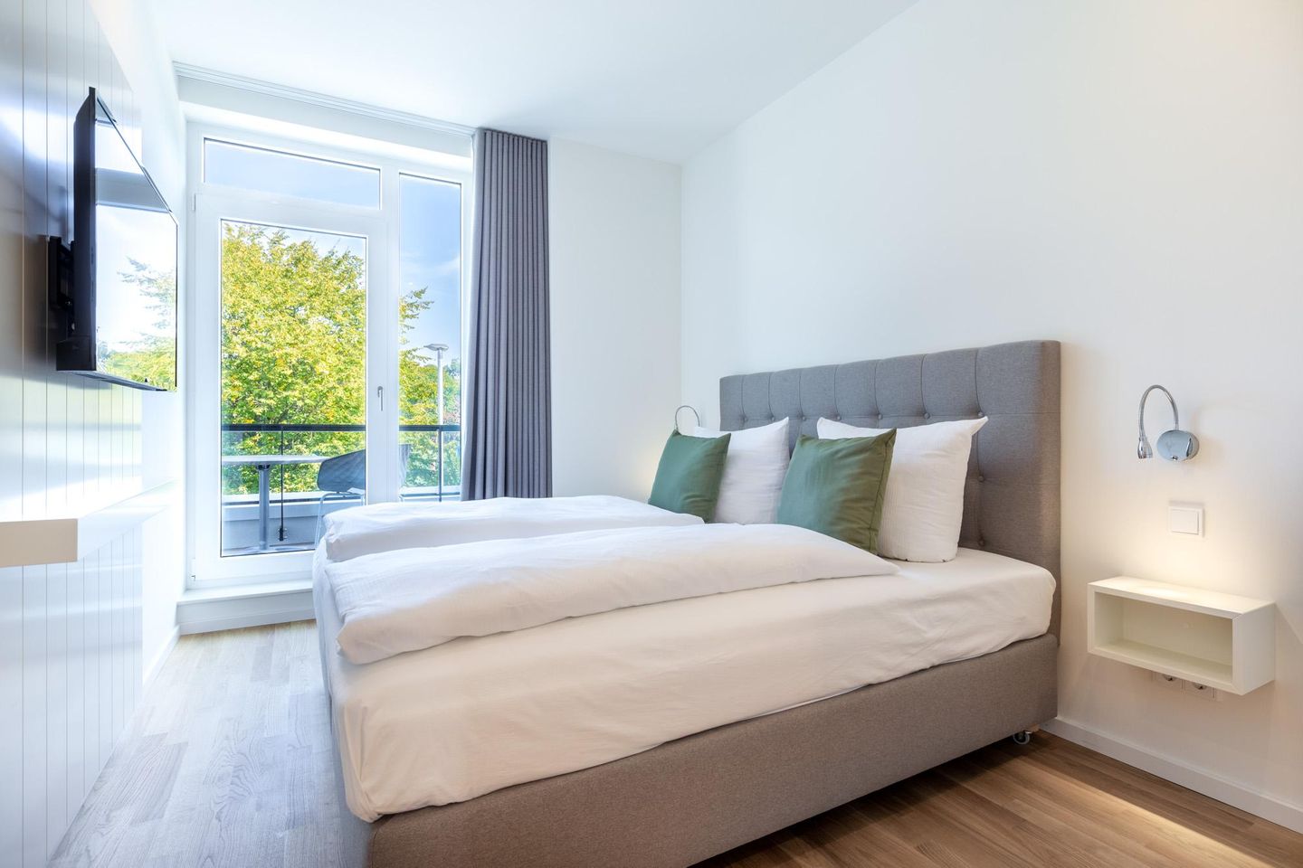 Villa Godewindpark Travemünde Villa Godewindpark Travemünde 02 Travemünde - Schlafzimmer mit Zugang zum Balkon