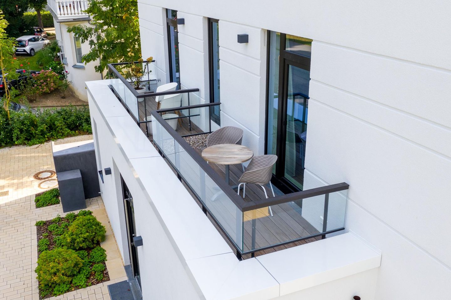 Villa Godewindpark Travemünde Villa Godewindpark Travemünde 02 Travemünde - Balkon mit Tisch und Sitzgelegenheiten