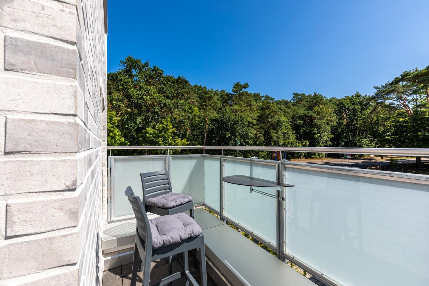 Aparthotel Ostseeallee Aparthotel Ostseeallee 1-03 Boltenhagen - Dachterrasse mit Bestuhlung