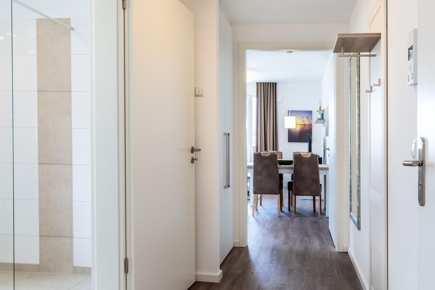 Aparthotel Ostseeallee Aparthotel Ostseeallee 1-04 Boltenhagen - Flur mit Blick zum Wohn-/Essbereich