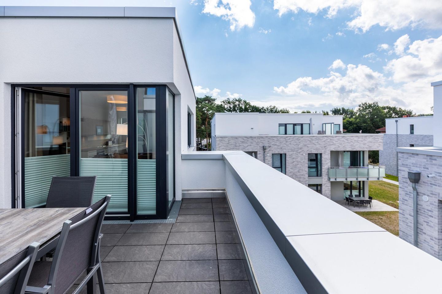 Aparthotel Ostseeallee Aparthotel Ostseeallee 1-06 Boltenhagen - Dachterrasse mit Zugang zum Wohn-/Essbereich