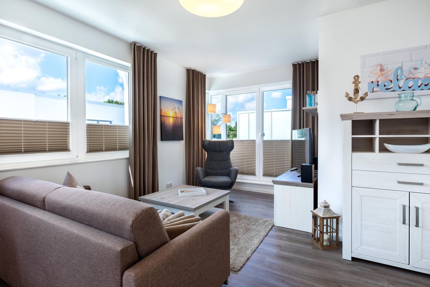 Aparthotel Ostseeallee Aparthotel Ostseeallee 1-06 Boltenhagen - Wohn-/Essbereich mit Zugang zur Dachterrasse