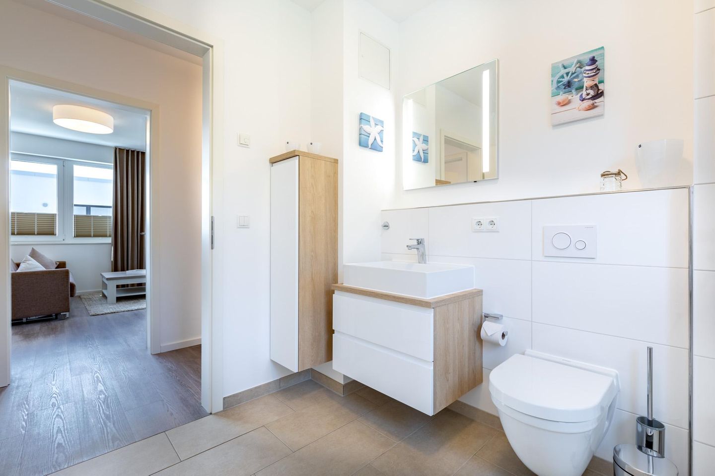 Aparthotel Ostseeallee Aparthotel Ostseeallee 1-06 Boltenhagen - Badezimmer "1" mit Blick zum Wohn-/Essbereich