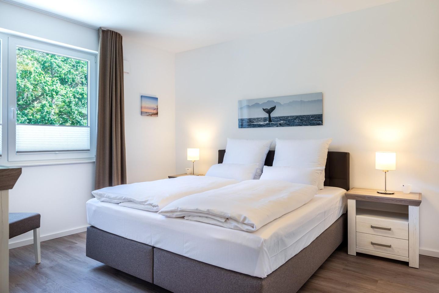 Aparthotel Ostseeallee Aparthotel Ostseeallee 1-06 Boltenhagen - Schlafzimmer "1" mit Boxspringbett (1,80x2,00m)