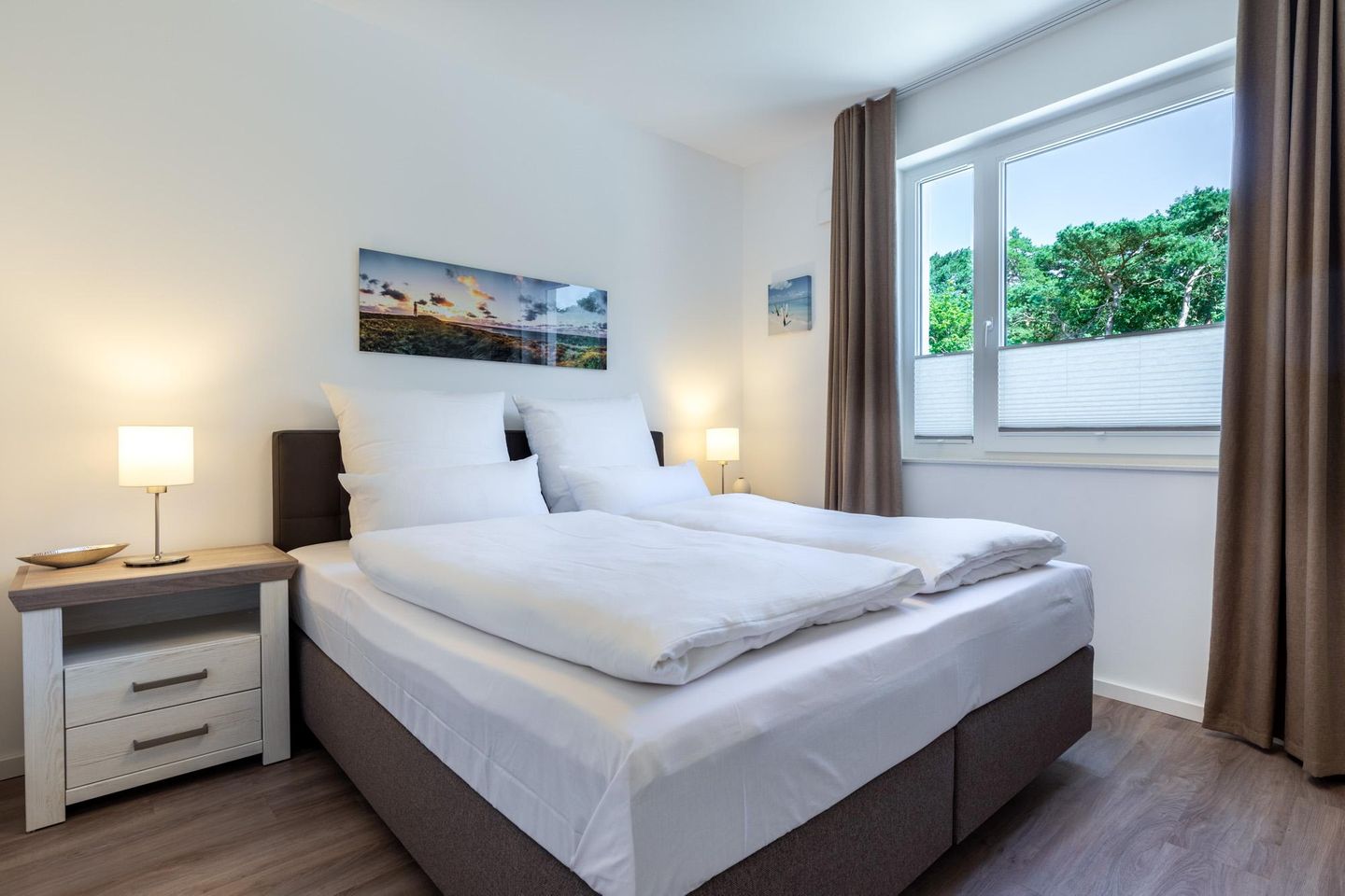 Aparthotel Ostseeallee Aparthotel Ostseeallee 1-06 Boltenhagen - Schlafzimmer "2" mit Boxspringbett (1,80x2,00m)