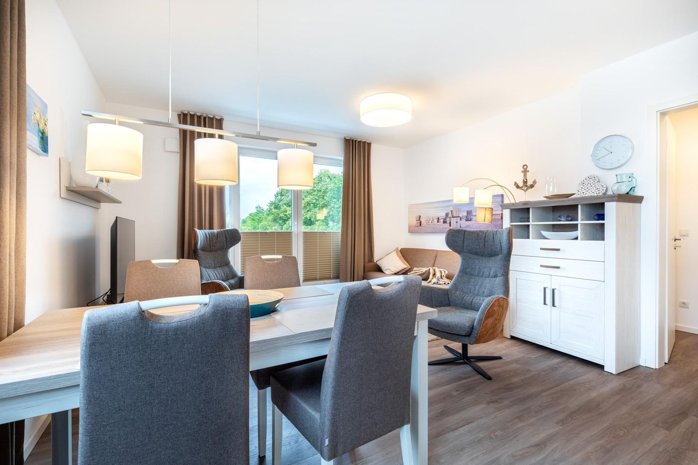 Aparthotel Ostseeallee Aparthotel Ostseeallee 1-07 Boltenhagen - Wohn-/ Essbereich mit Sitzgelegenheit