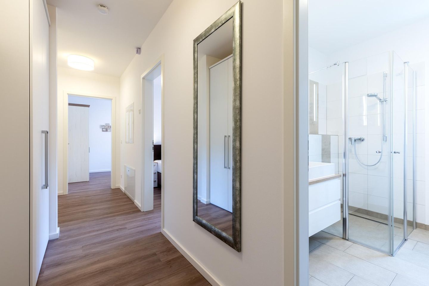 Aparthotel Ostseeallee Aparthotel Ostseeallee 1-07 Boltenhagen - Flur mit Blick zum Badezimmer