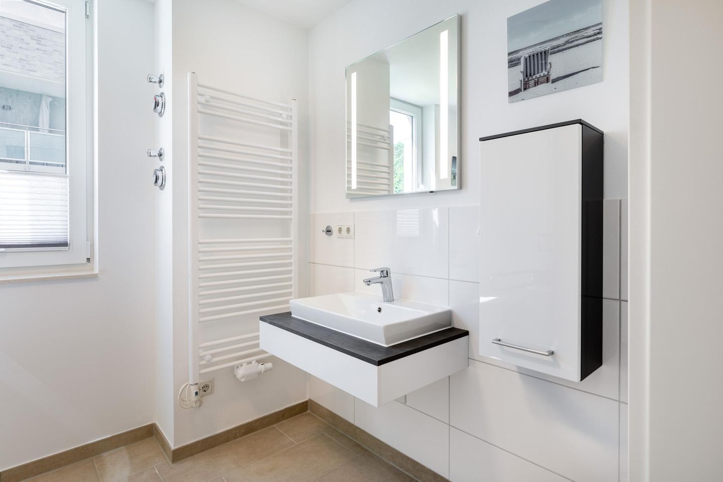 Aparthotel Ostseeallee Aparthotel Ostseeallee 2-08 Boltenhagen - Badezimmer mit Waschtisch